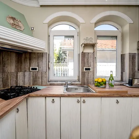 French House 招待所