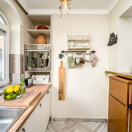 French House Pensión 4*