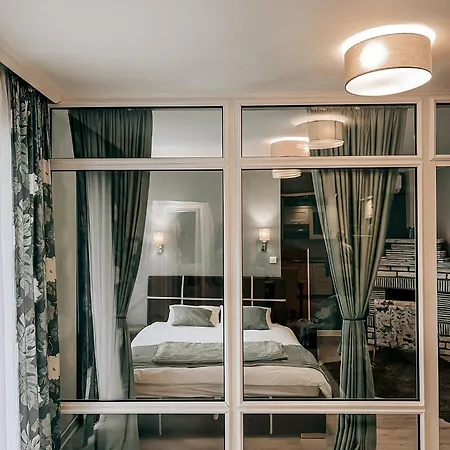 French House 4*