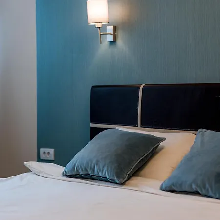 French House Pensión 4*