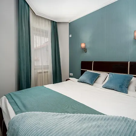 Pensión French House