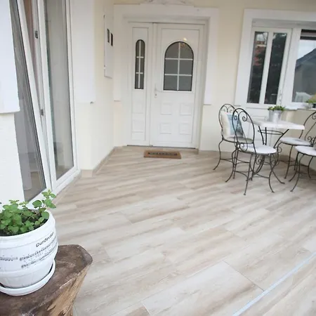 French House Pensión Belgrado