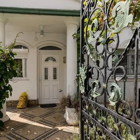 Pensión French House