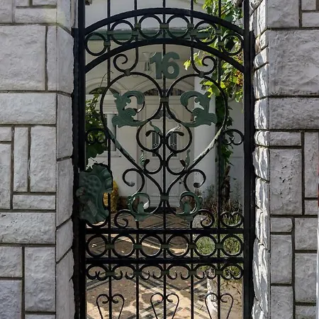 French House 4* Belgrado