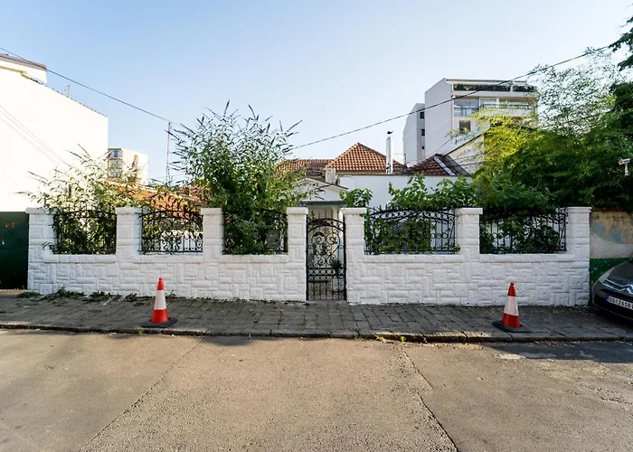 French House Гостевой дом Белград