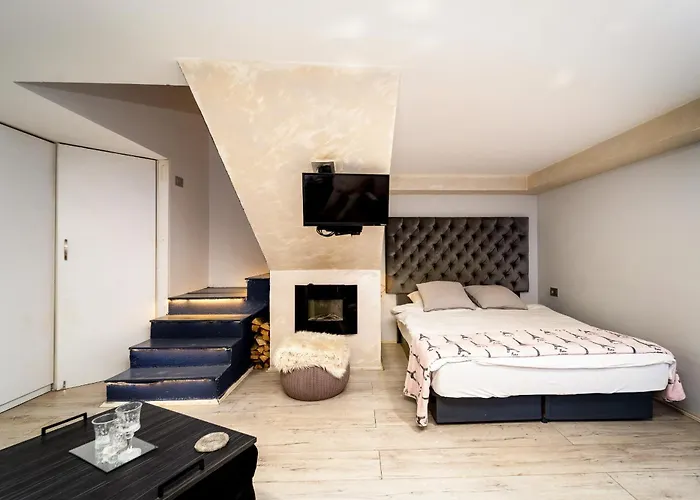 French House Гостевой дом